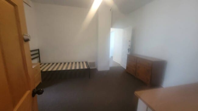 Building Photo - 1020 5th St