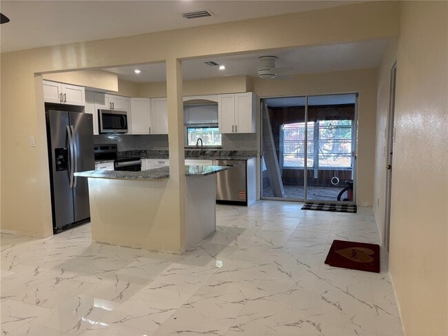 Building Photo - 1751 Suffolk Dr