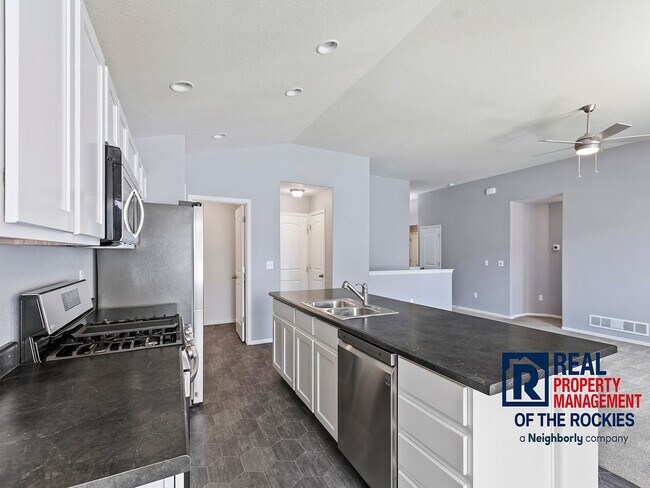 Building Photo - Beautiful, Well-Maintained Ranch Home in S...