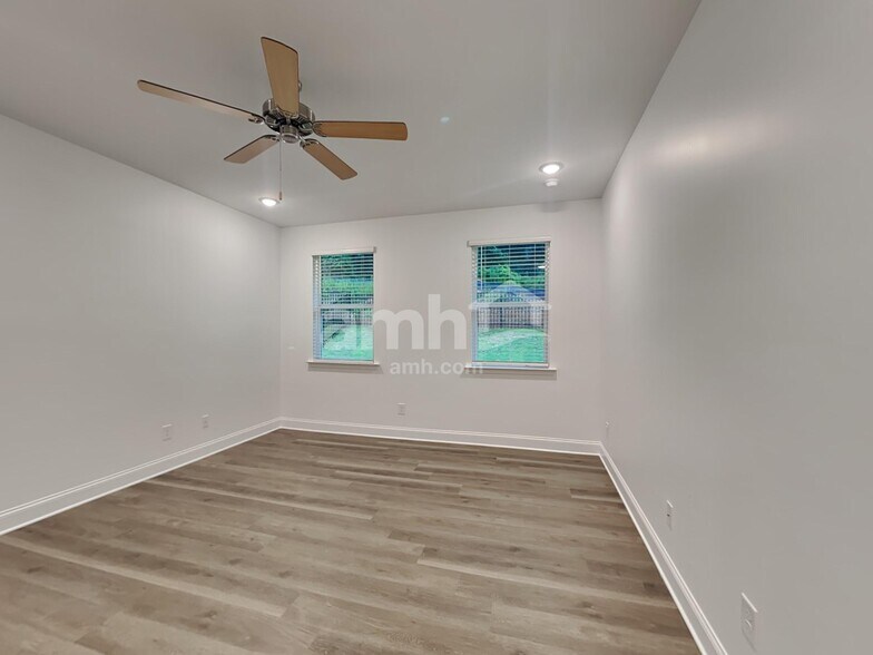Building Photo - 1605 Soapstone Rd
