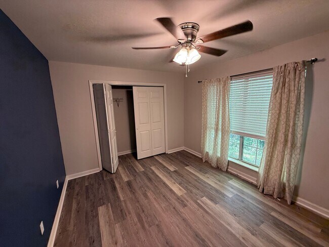 Building Photo - 500-502 Greentree