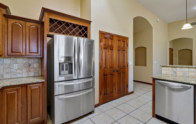 Building Photo - Beautiful Home in Sonoma Ranch with Amazin...