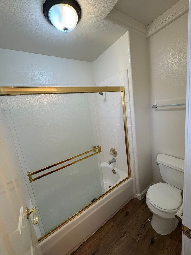 Building Photo - Spectacular home available now in a great neighborhood!