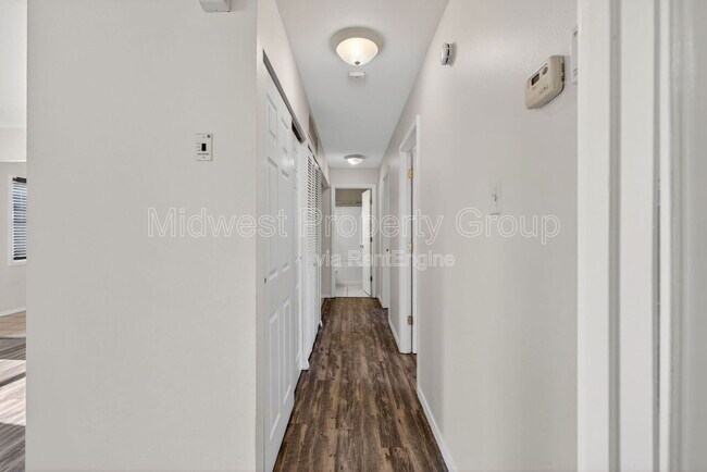 Building Photo - 36 Jamestown Dr