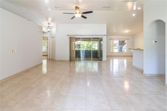 Building Photo - 4913 Cromey Rd