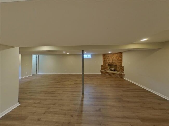 Building Photo - 14015 Flay Ave N