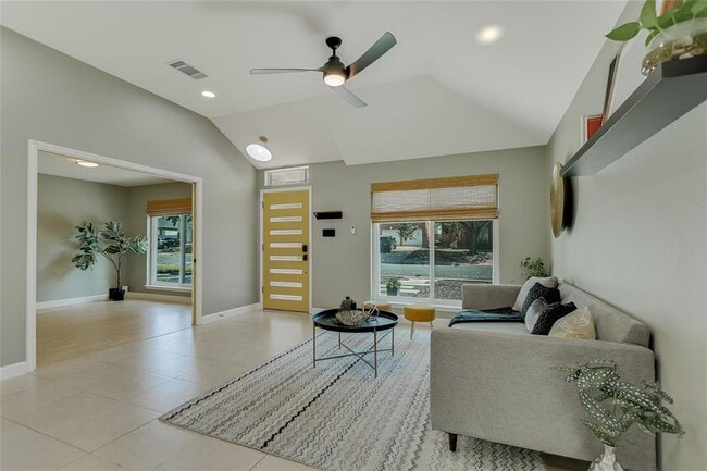 Building Photo - 10916 Sierra Oaks