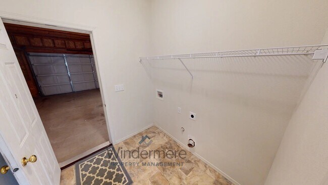 Building Photo - 1158 SE Surita Ct