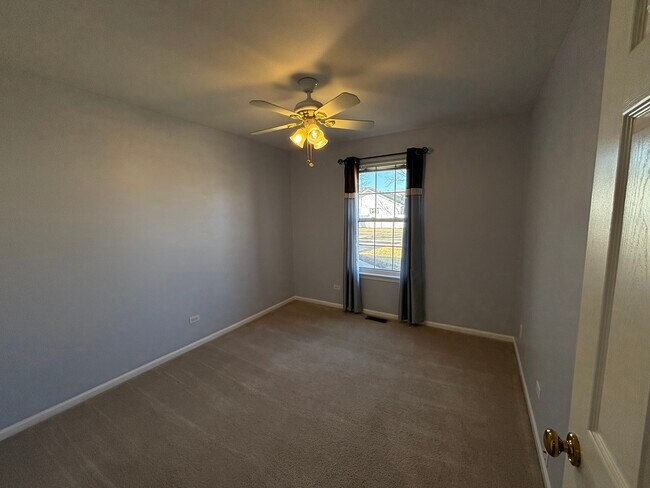 Building Photo - 1416 Finch Dr