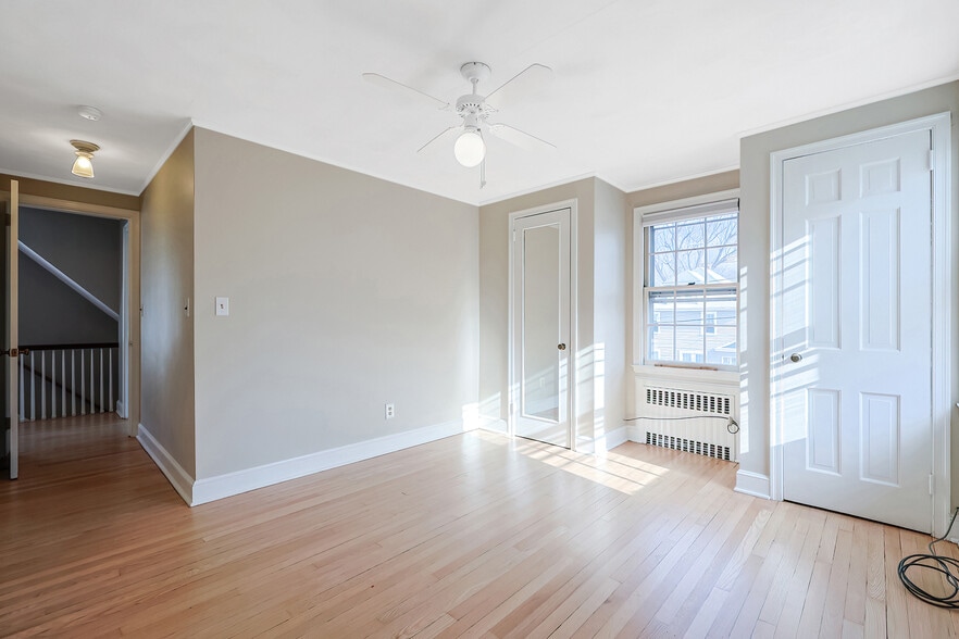 Building Photo - 11 Acadia St