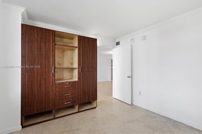 Building Photo - 625 Biltmore Way