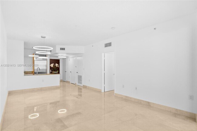 Building Photo - 16275 Collins Ave