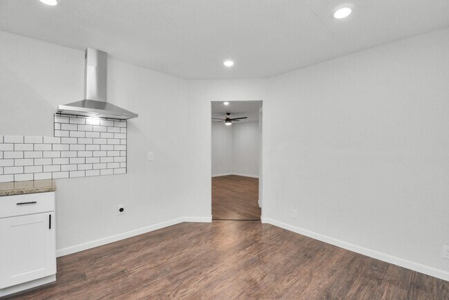 Building Photo - 262 De Boll St