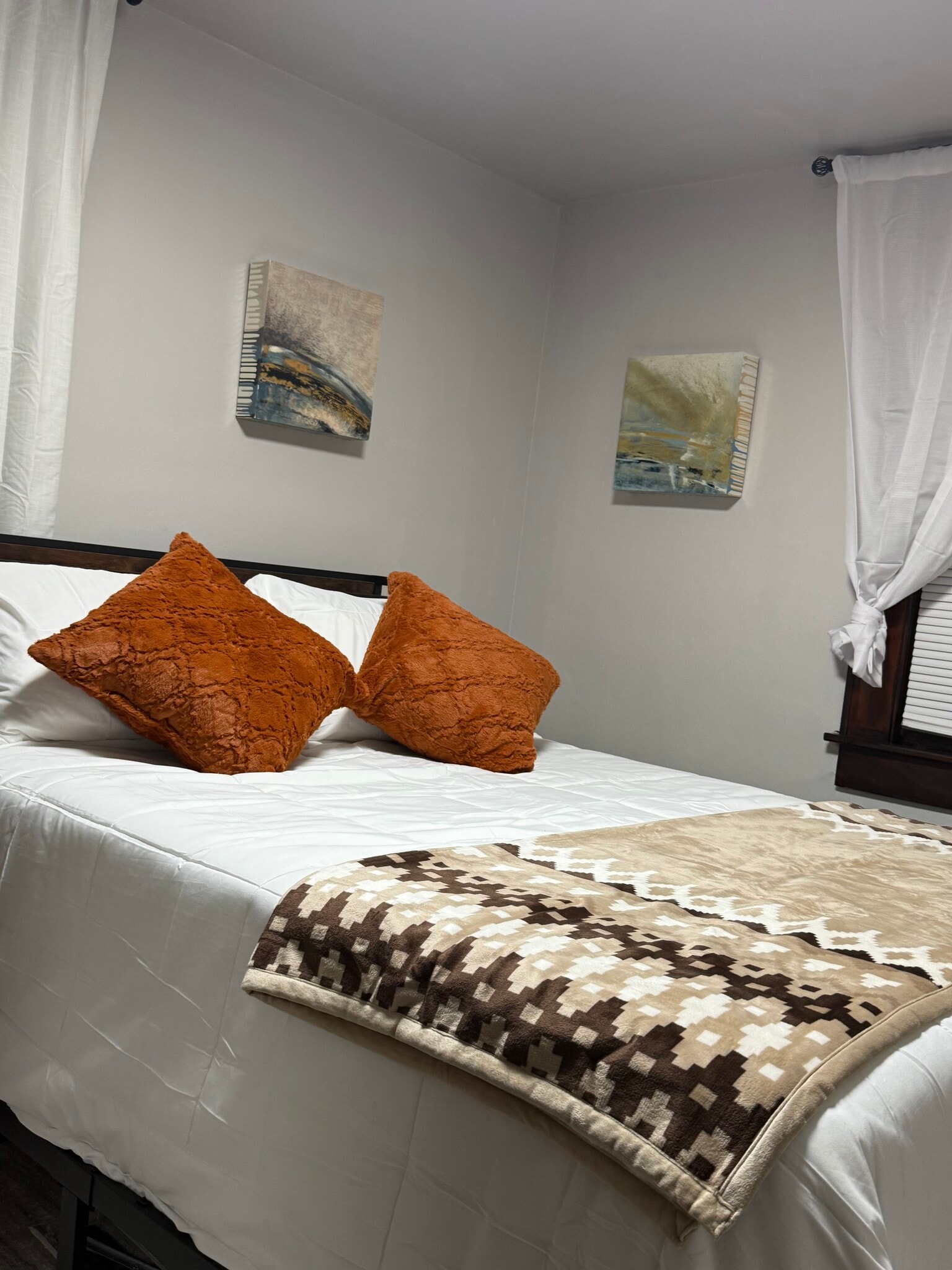 Building Photo - 212 Smith St