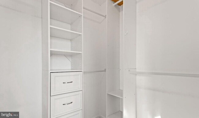 Building Photo - 6359 New Haven Ct