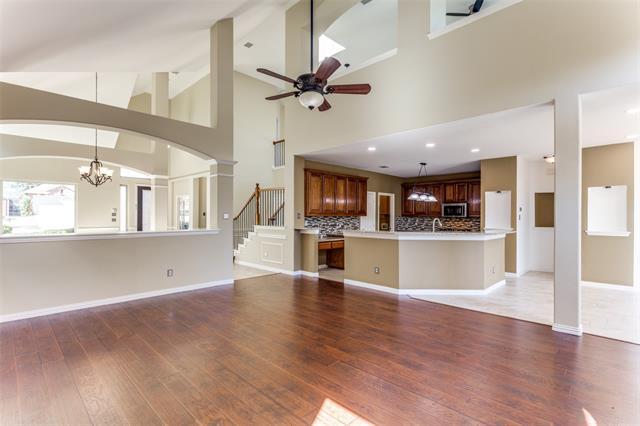 Building Photo - 3825 Miramar Dr