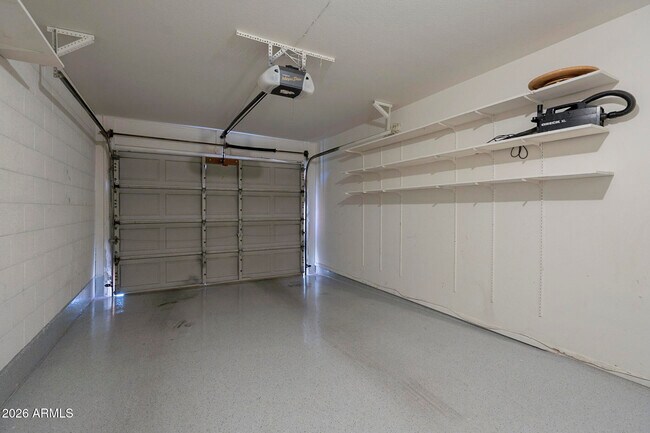 Building Photo - 815 E Grovers Ave