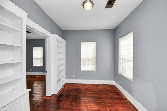 Building Photo - 3319 Holman St