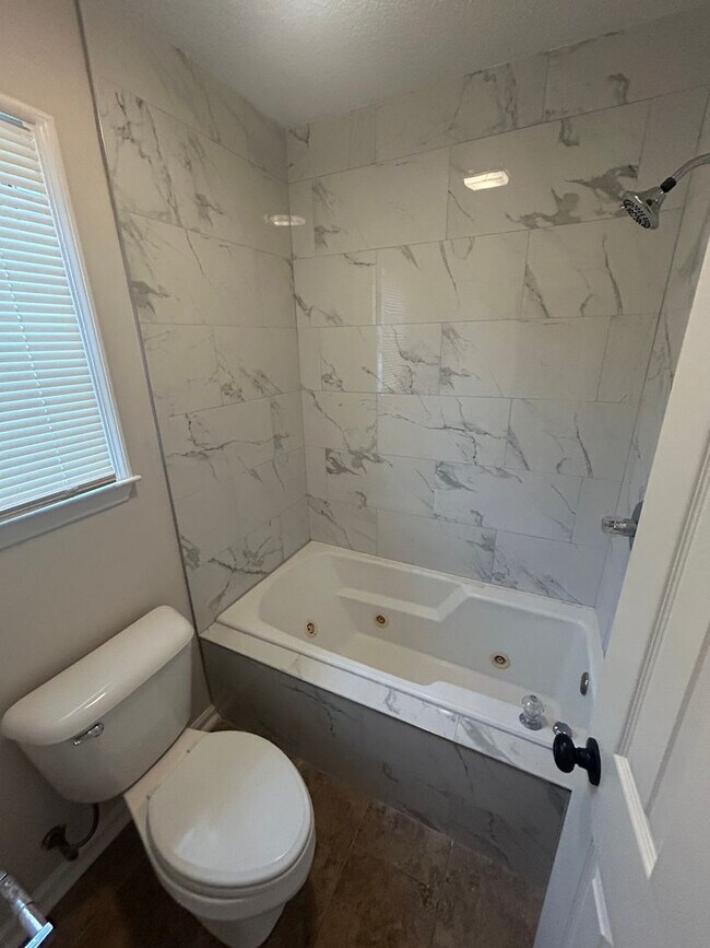 Building Photo - 3613 Farmington Pl