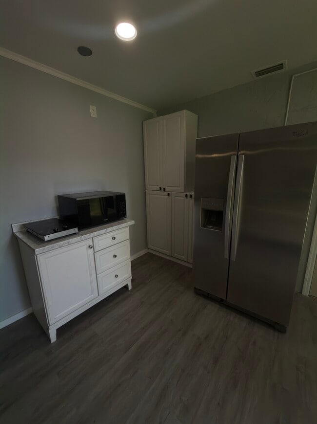Building Photo - 1302 Ariana Woods Cir
