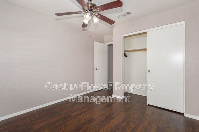 Building Photo - 308 W Liberty Ln