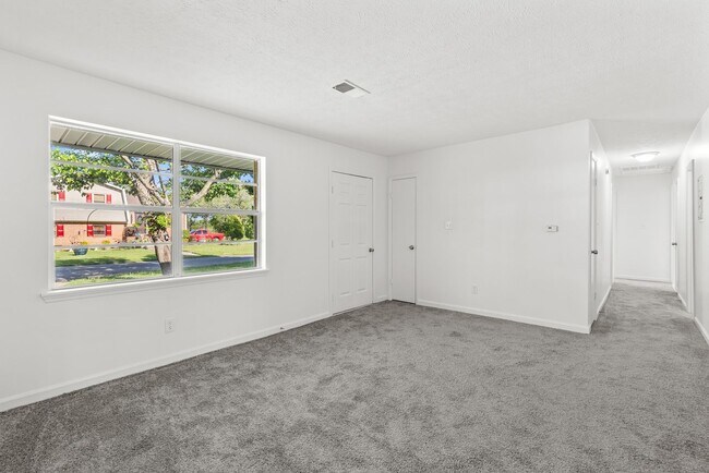 Building Photo - Charming 3 Bedroom, 2 Bathroom house