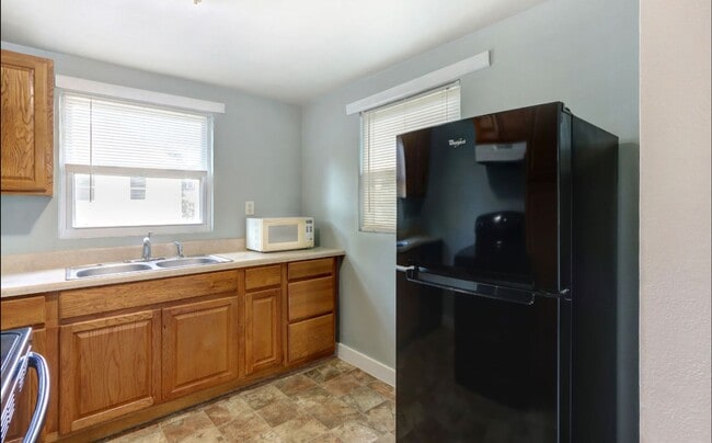 Building Photo - Carriage House apartment, near downtown, w...