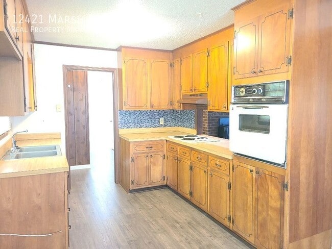 Building Photo - 12421 Marsh Field Dr