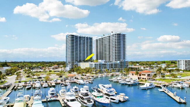 Building Photo - 220 Lake Shore Dr