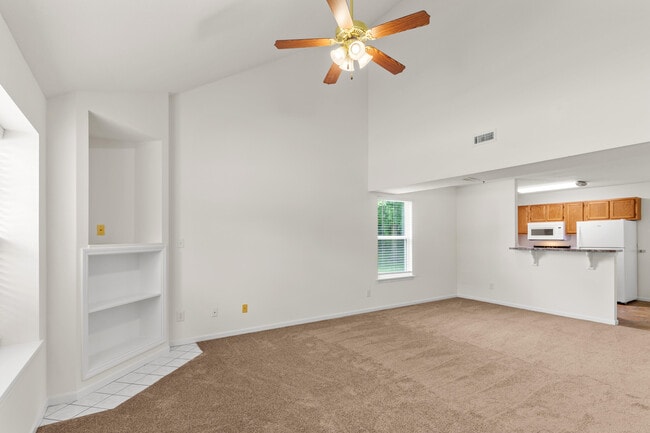 Building Photo - 304 Dads Way