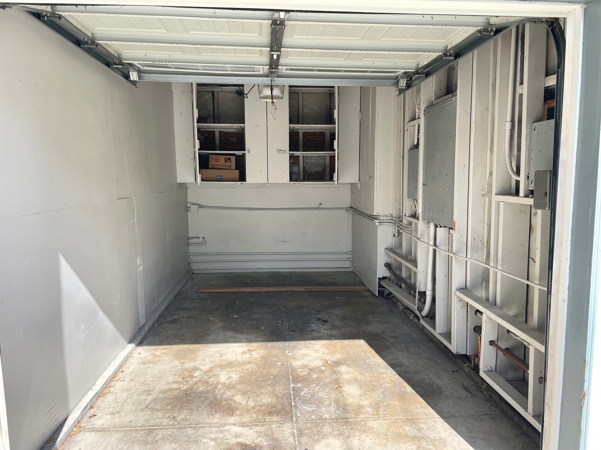 Compact car garage - 3218 E 2nd St