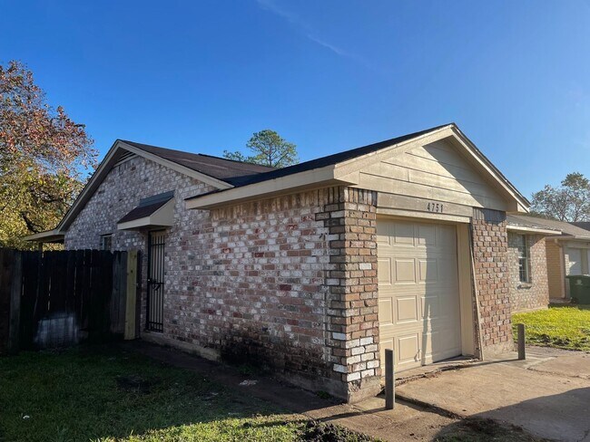Building Photo - 4751 E Ridge Creek Dr