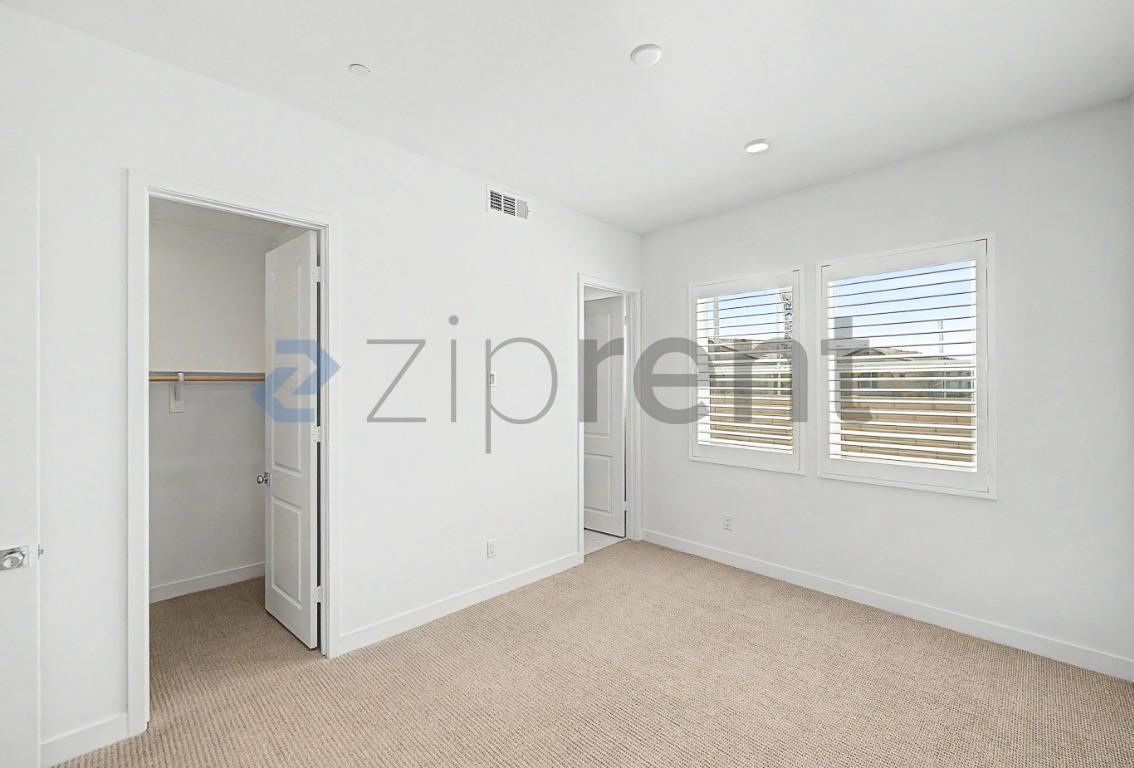 Building Photo - Unit