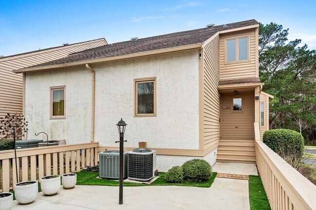 Building Photo - 4088 Fairway Lakes Dr