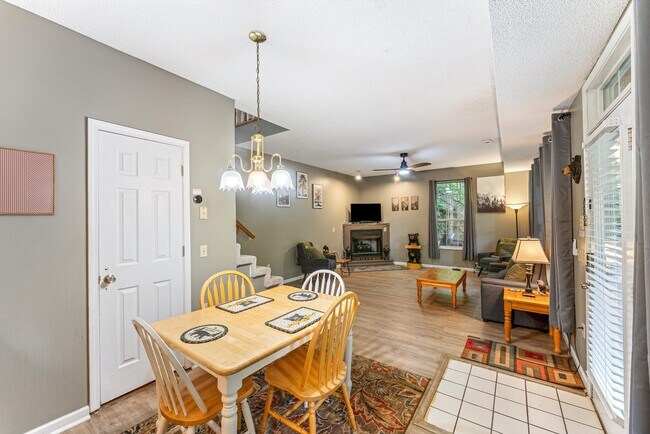 Building Photo - 1052 Twin Oaks Rd