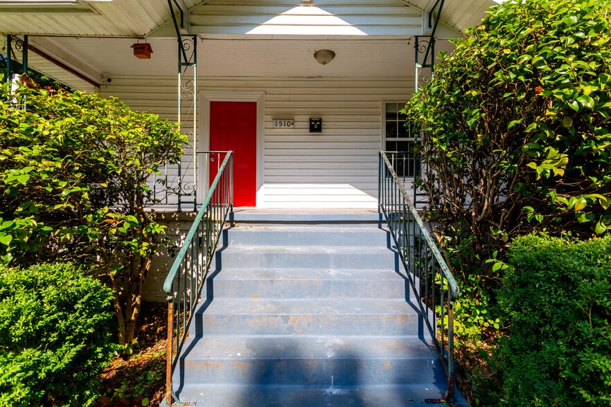 Unit A Front Porch - 1510 Glenwood Ave