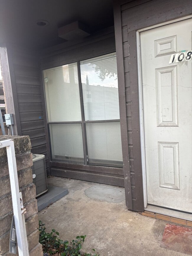 Building Photo - 1 bed 1.5 bath Apply now! $400 Move in Spe...