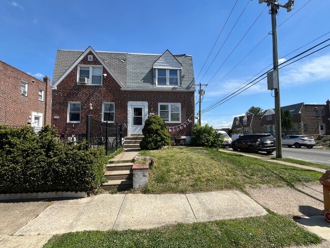 Primary Photo - 1851 Strahle St
