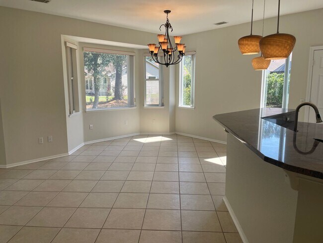 Building Photo - Unfurnished, Long Term Rental in Sun City!