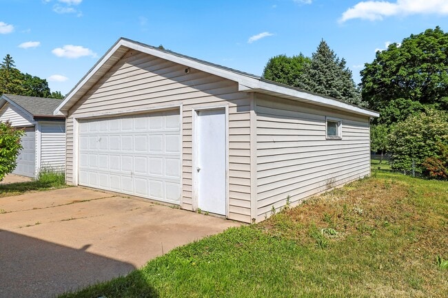 Building Photo - 749 Appleton Rd