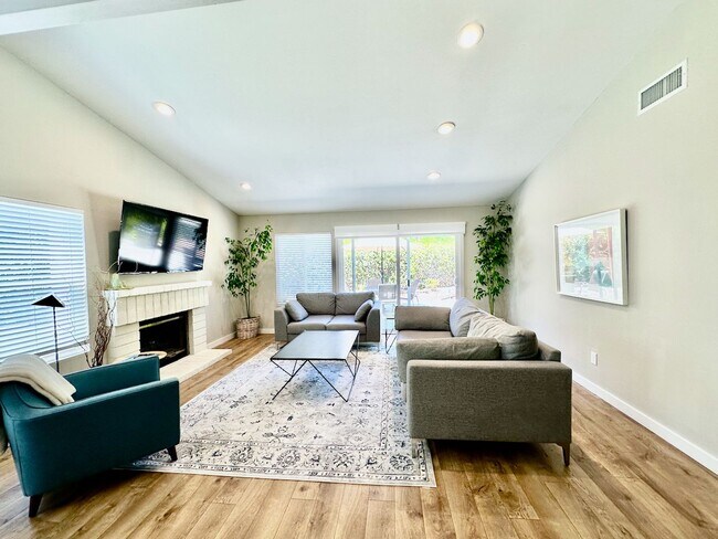 Building Photo - FOR RENT Call For Availability 3Br/3Ba 2128 Sqft Fully Furnished Del Mar Heights Vacation Home, C...