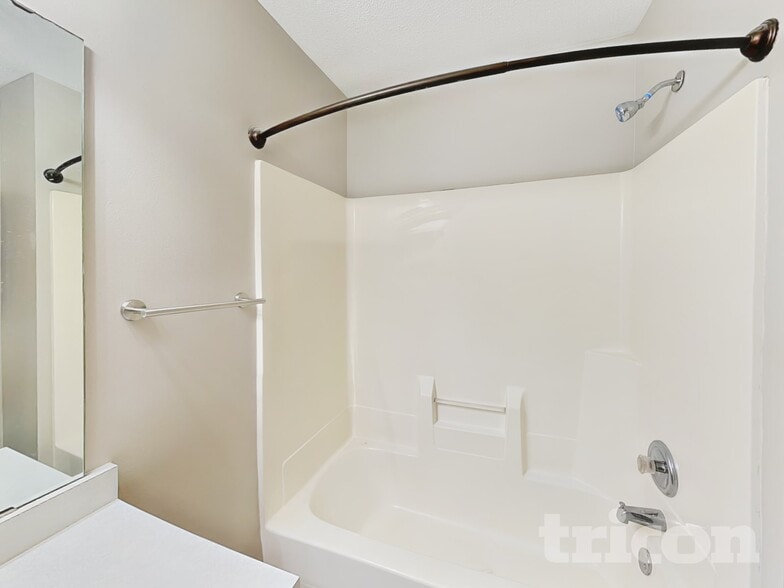 Building Photo - 1500 Powell St N