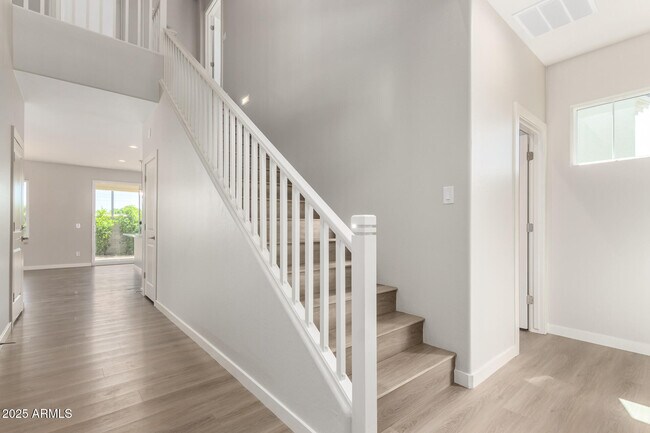 Building Photo - 1531 W Sierra Vista Dr