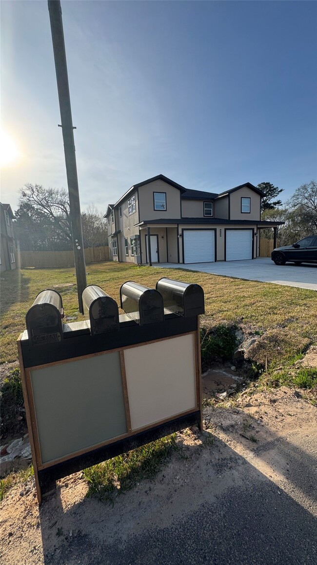 Building Photo - 129 S 10th St