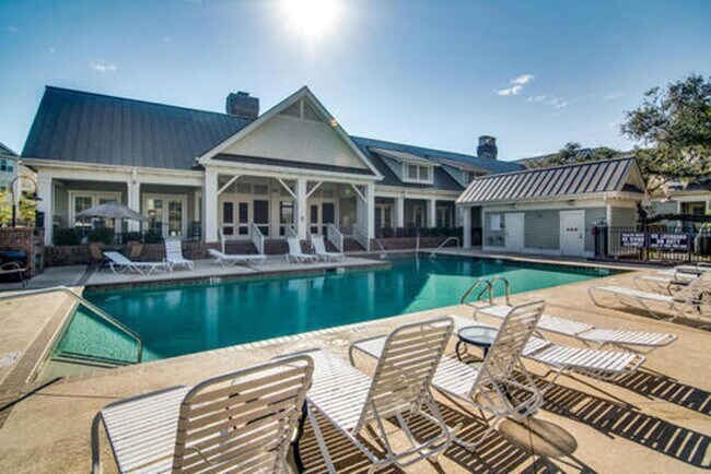 Building Photo - Luxury  1Br 1Ba Condo in Arboretum