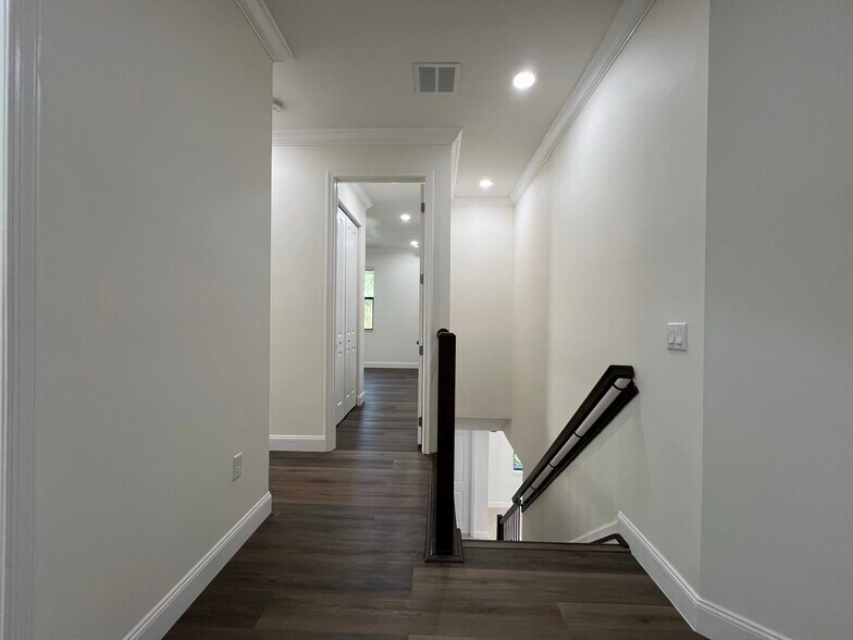 Building Photo - 3390 NW 125th Ave