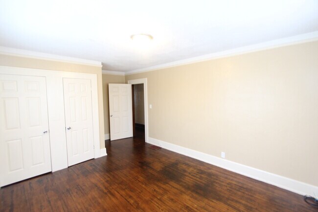 Building Photo - 1605 4th Terrace W