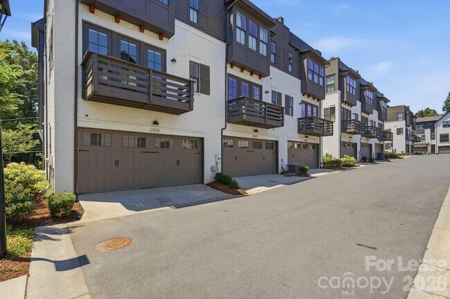 Building Photo - 2428 Runnymede Ln