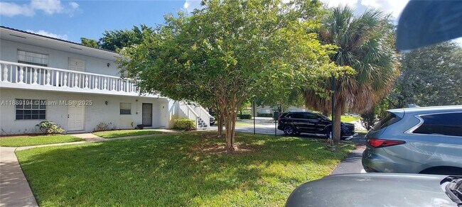 Building Photo - 4140 Woodside Dr