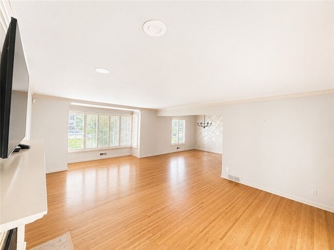Building Photo - 20 Briar Patch Rd